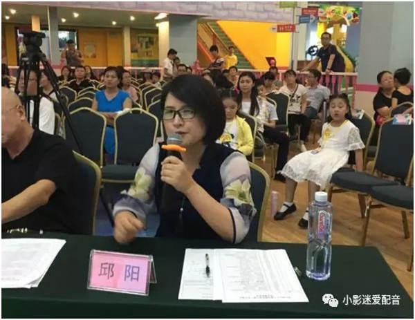 毕业于北京电影学院, 表演系演员,配音演员   在